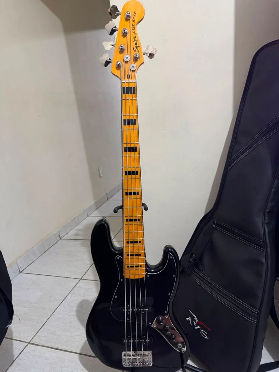 fender squier jazz bass