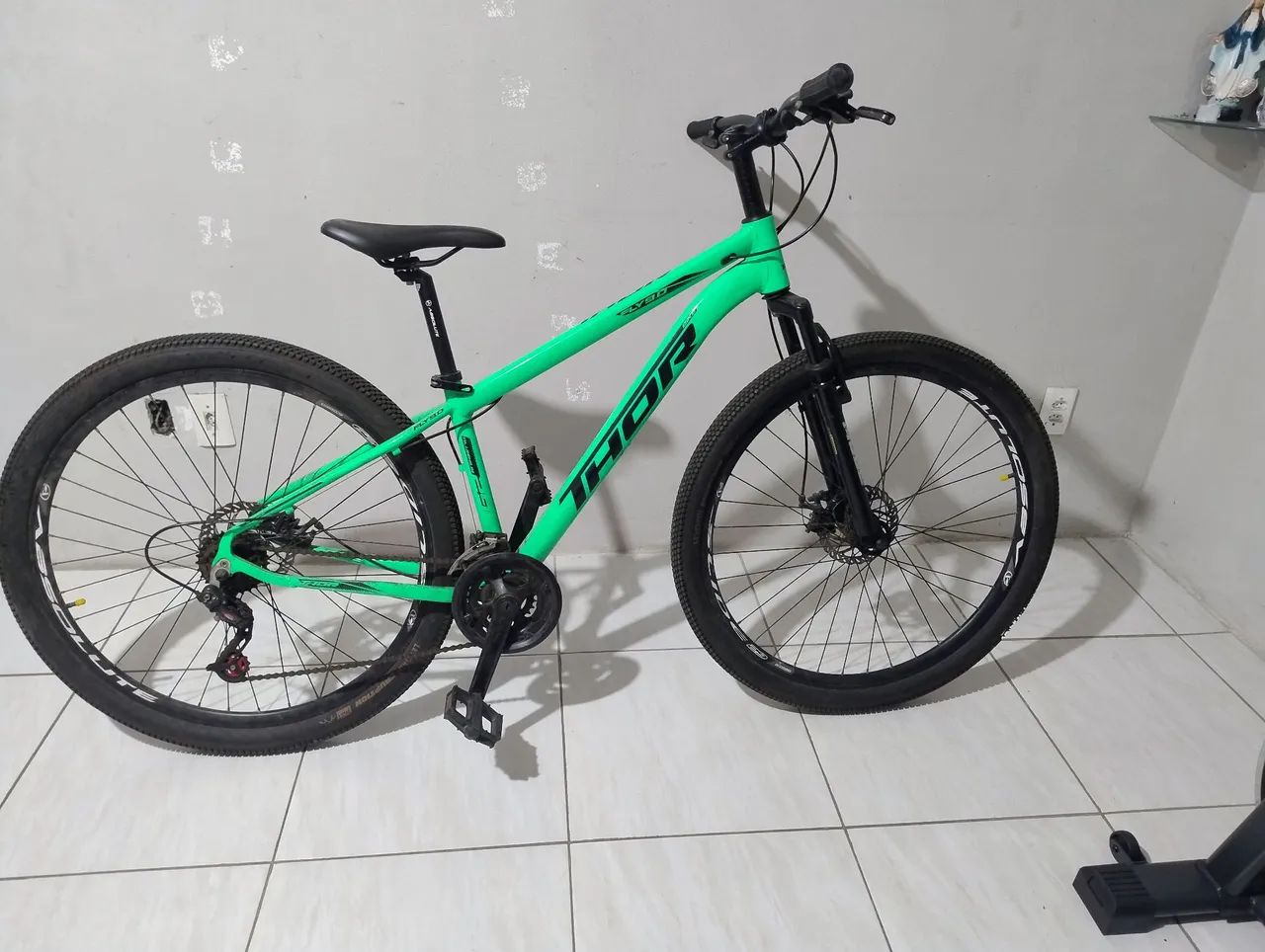 Bicicleta pouquíssimo usada