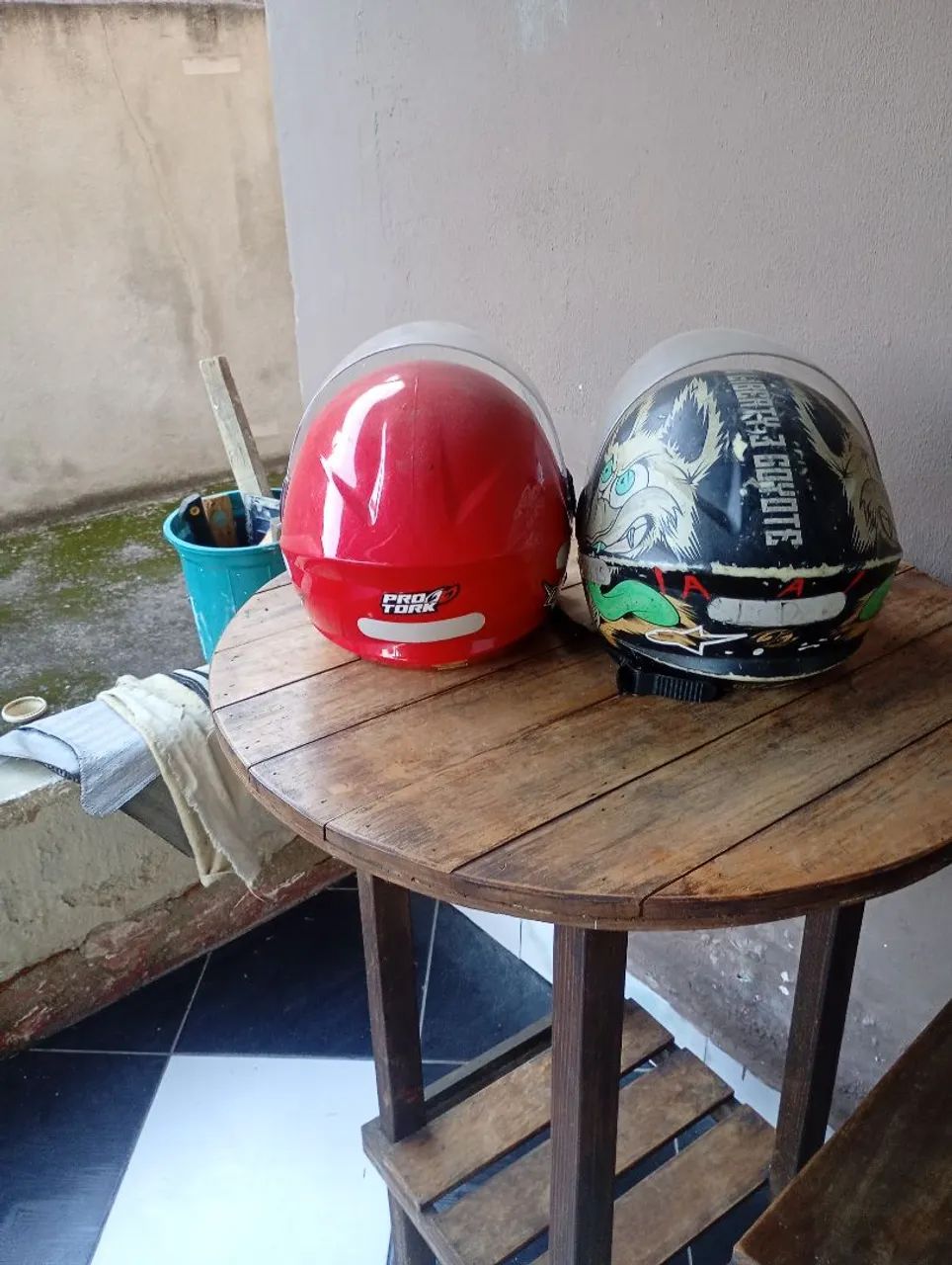 Vendo 2 capacetes 70 reais cada .