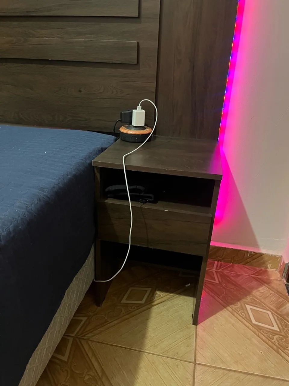 Cabeceira de cama com duas cômodas  - Foto 2