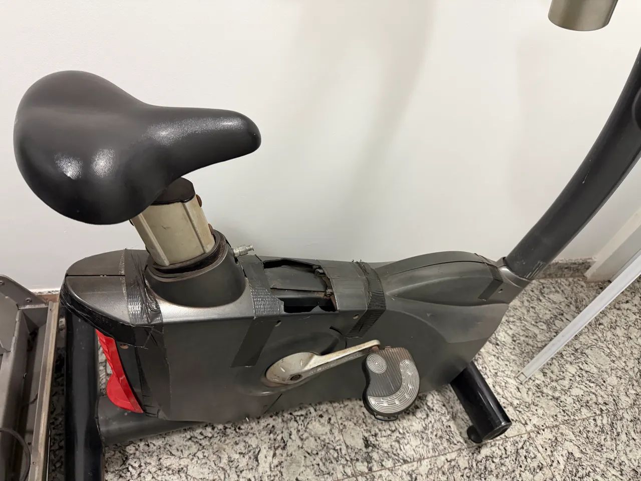 Bicicleta Profissional Vertical Reebok BP 1000 - Foto 4