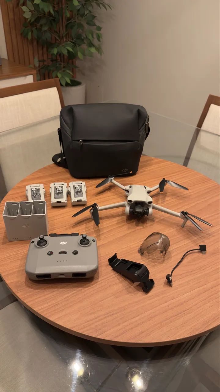 Drone DJI Mini 3 - Combo Fly More (3 Baterias) 