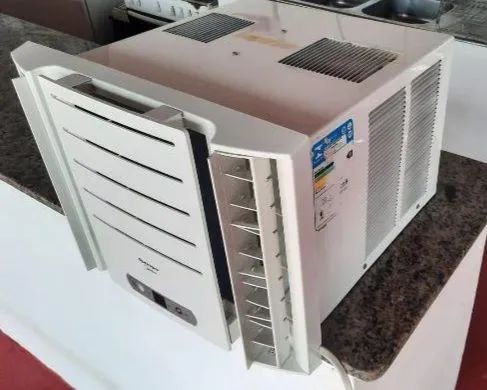 VENDO UM AR-CONDICIONADO DE CAIXA DE 10 MIL BTWUS SEMI NOVO COM CONTROLE  - Foto 4
