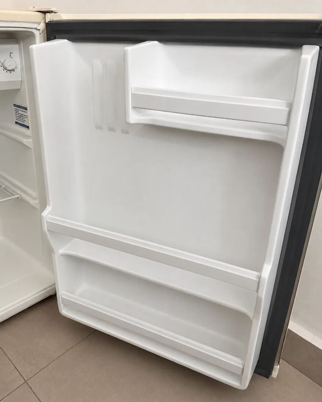 Frigobar Consul Compacto 80L - Funcionando Perfeitamente - Foto 3