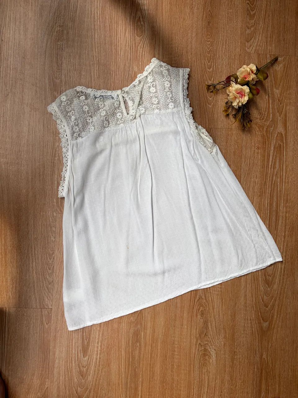 Batinha com detalhes em renda, tamanho M - Foto 2