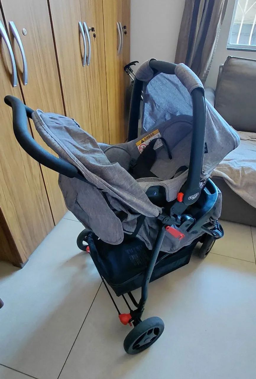 Carrinho de Bebê Toffy Cosco e Bebê Conforto Wizz Bilss - cinza