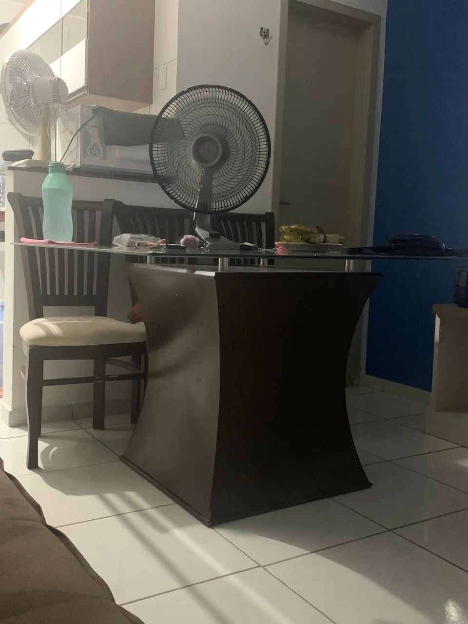 Mesa com 6 cadeiras