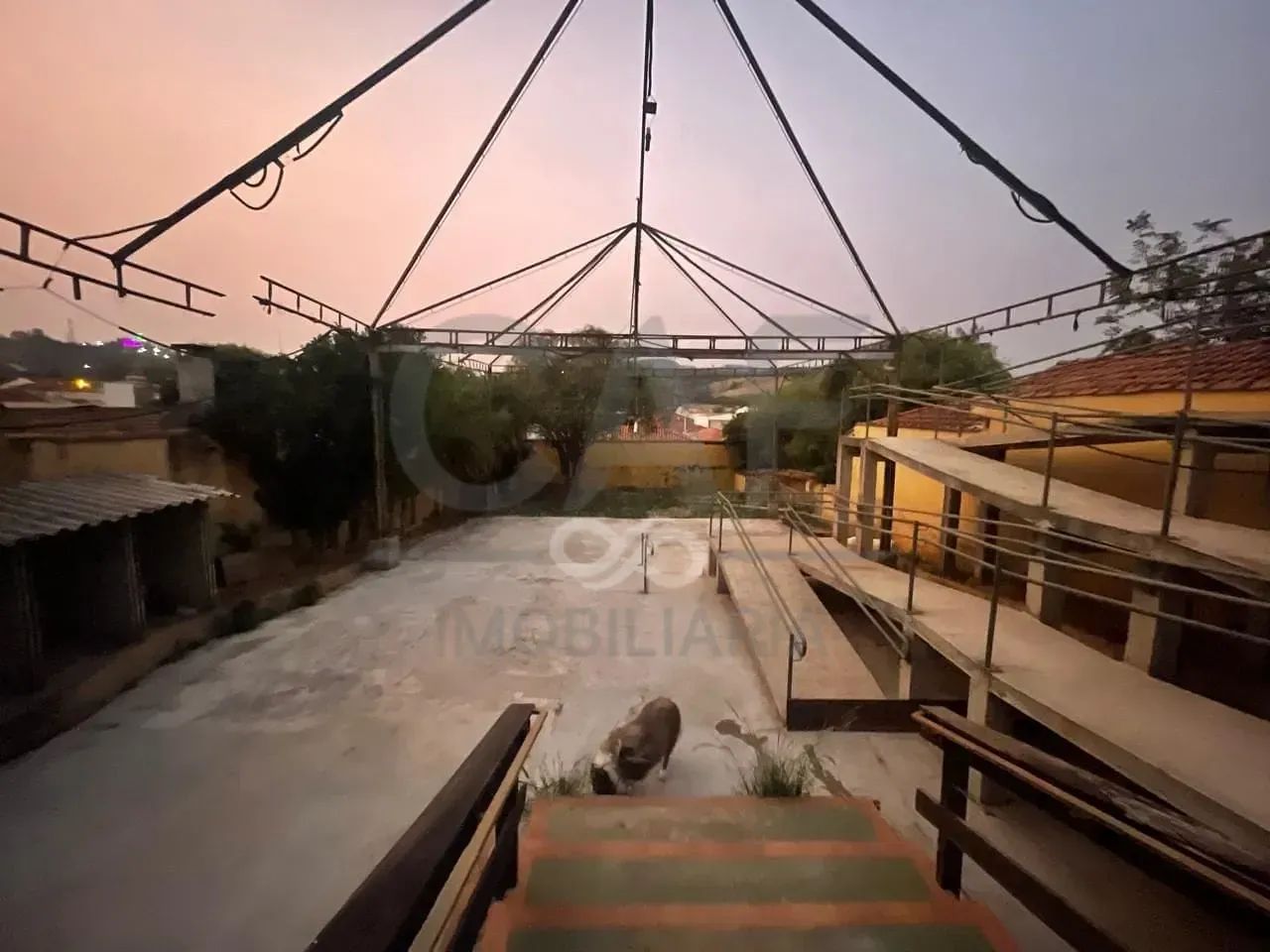 Casa comercial para venda no coração do centro de Amparo!