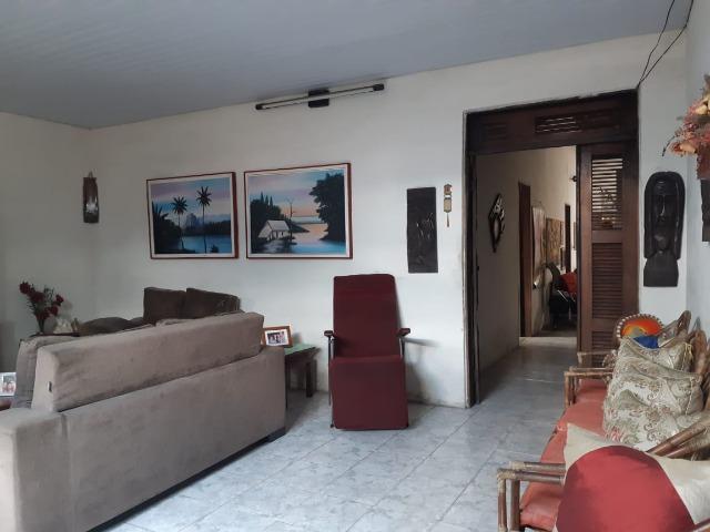 Casa na Av Waldir Diogo com 05 quartos e garagem pra 4 carros. Excelente imóvel - Foto 4