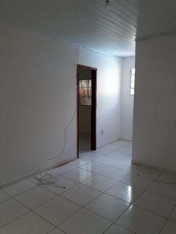 Alugo casa 2/4 rua da Amendoeira, Pituaçu