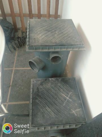 Caixa de. gordura e de esgoto