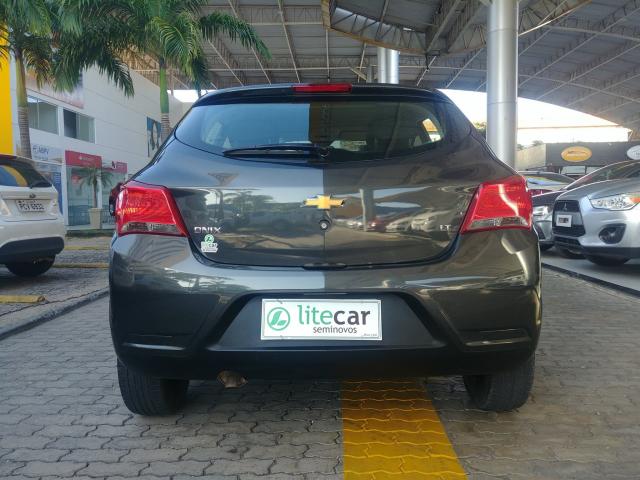 CHEVROLET ONIX 2016/2017 1.0 MPFI LT 8V FLEX 4P MANUAL - Foto 6