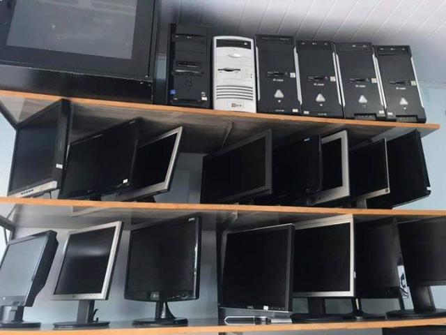 Monitores semi novos