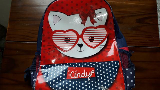 Mochila infantil tamanho médio, com 2 bolsos na lateral