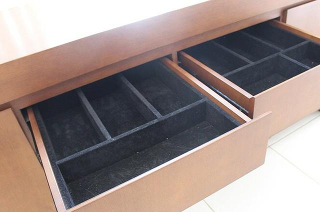 Vendo- Mesa 8 lugares R$: 2.200,00, e Armário Buffet R$:1.500,00 - Foto 5
