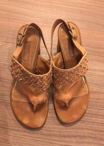 Vendo sapatos de 10,00 a 30,00 n. 34 e 35 - Foto 2