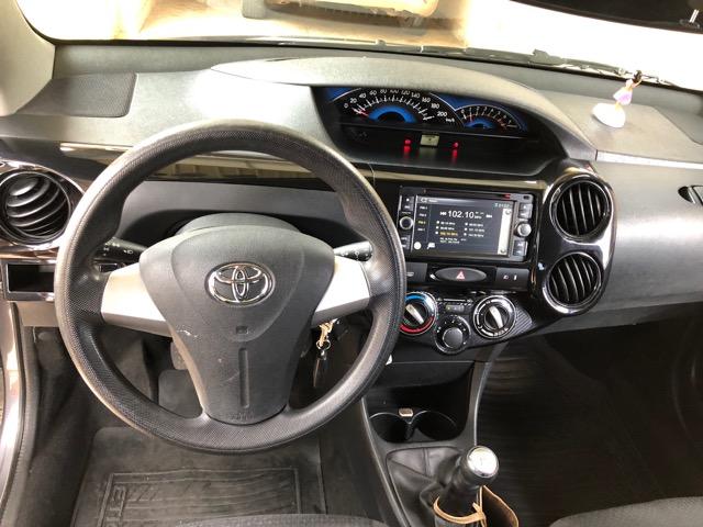 Toyota étios Hatch hb x 2014 1.3 - Foto 4