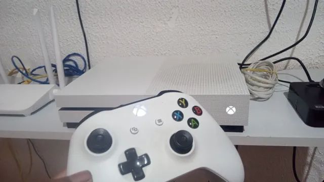 Xbox one com dois controles e um jogo - Videogames - Vila São Luiz,  Botucatu 1250197004