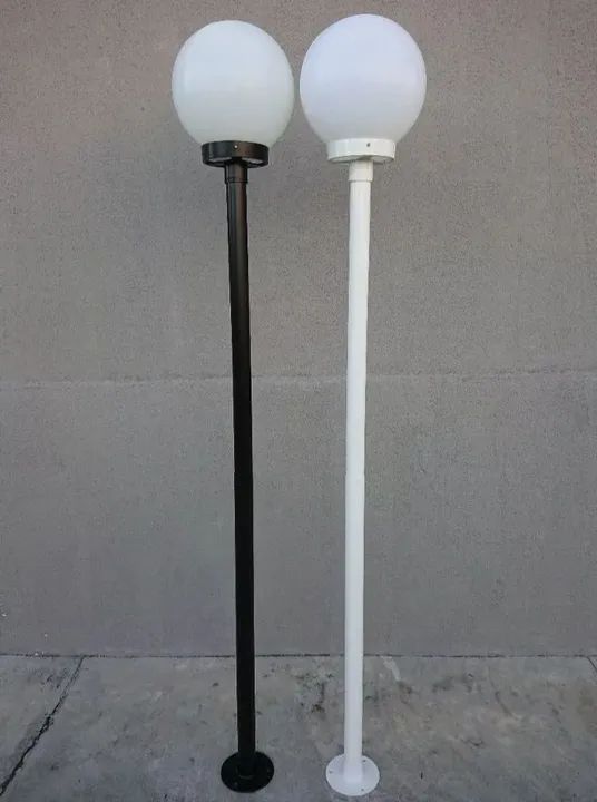 poste de iluminação com globo de vidro