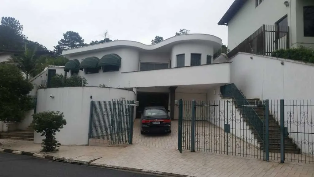 Casa à venda no Parque dos Príncipes, São Paulo - 4 dormitórios, piscina e churrasqueira!