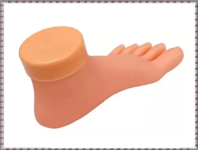 Pé de silicone e plástico para treino de pedi-cure e unhas de gel - Foto 3