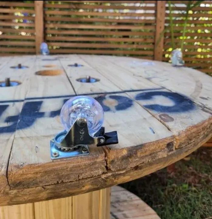 Mesa Madeira Carretel Pequena com Rodinhas - Foto 2