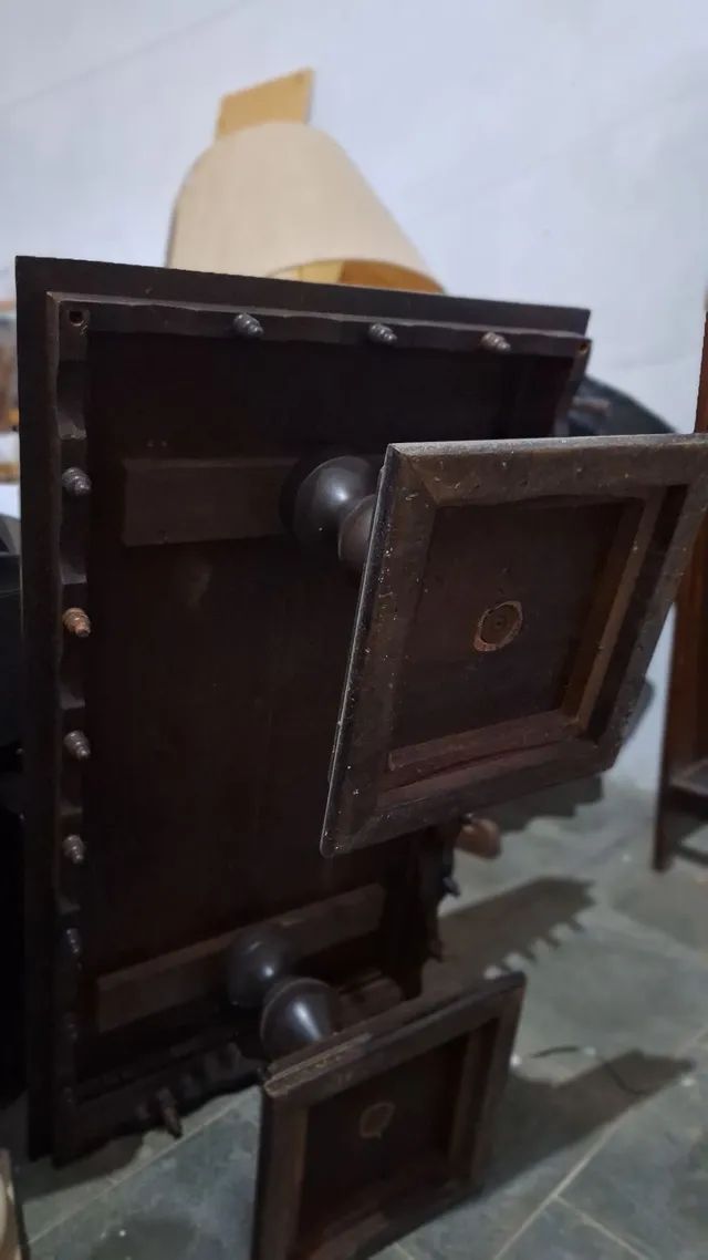 Mesa de centro antiga de madeira maciça  - Foto 2