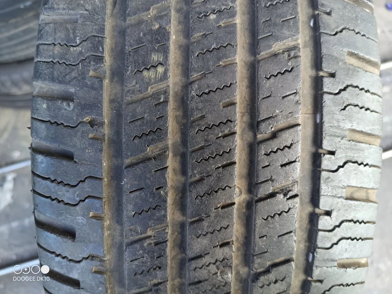01 pneu aro 17 Hankook 235/65/17 bom para suv