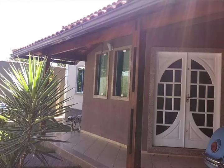CASA EM PINHEIRAL/ PISCINA E JARDIM
