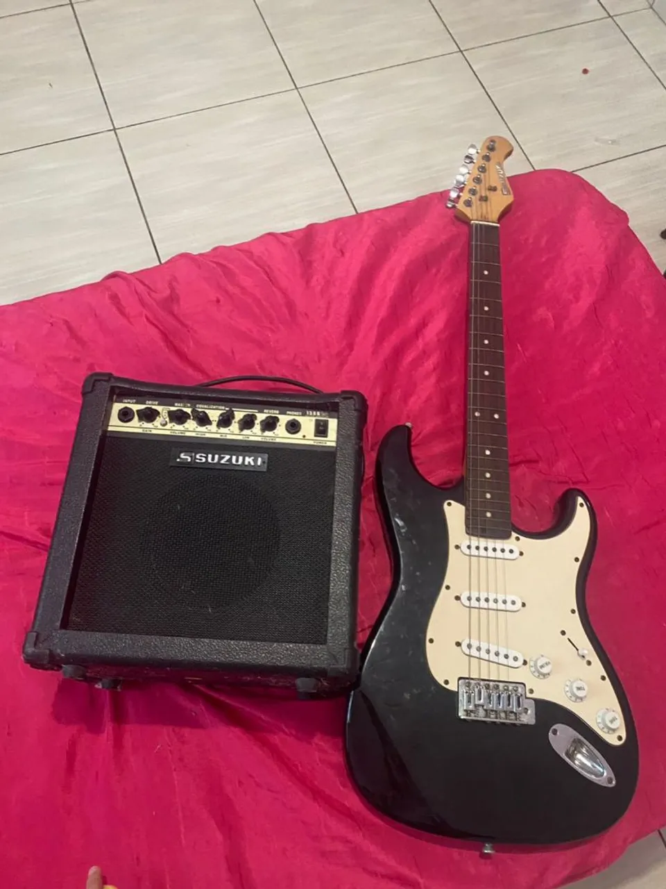 Guitarra Elétrica Suzuki com Amplificador