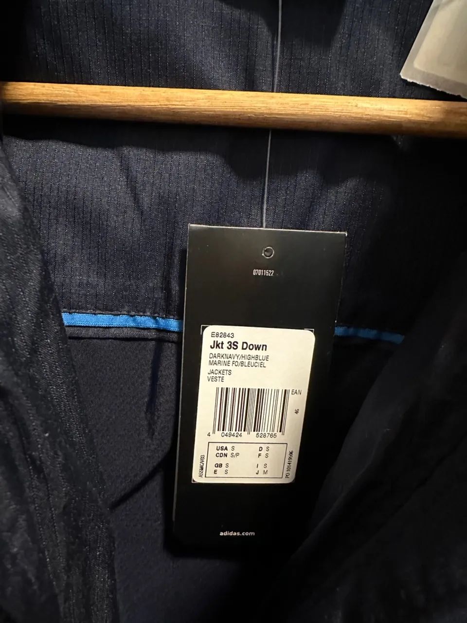 Jaqueta Adidas Azul com pluma de ganso. - Foto 5