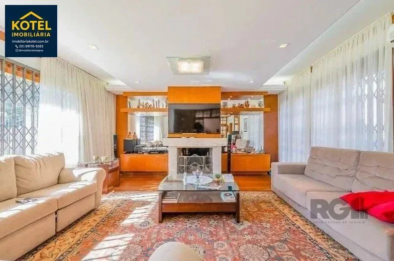 Casa 221m² - 3 dormitórios, 1 suíte, 4 vagas de garagem no bairro Vila Assunção