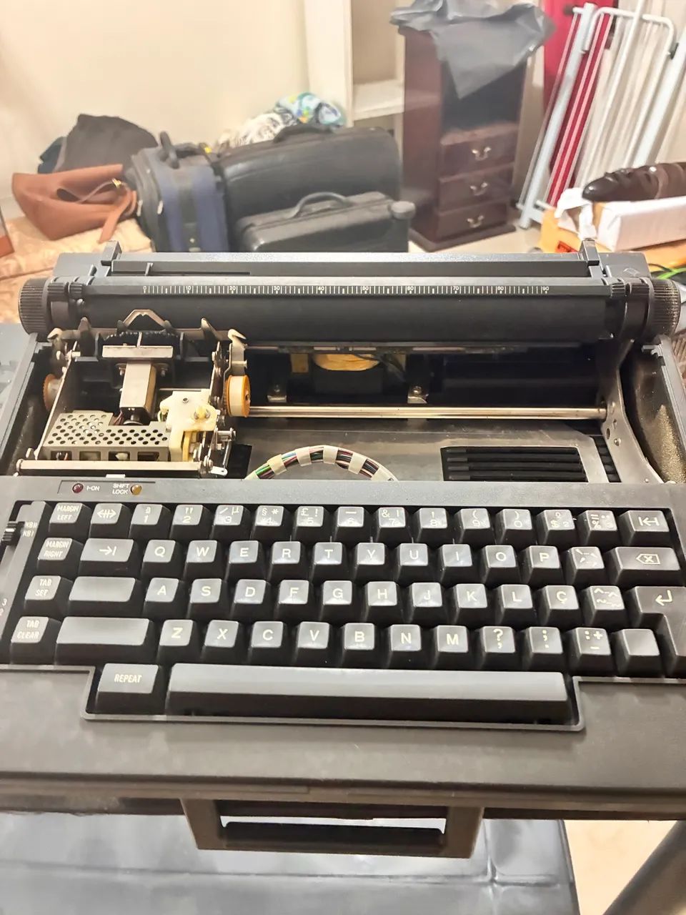 Olivetti Praxis 201 Typewriter64850146457603122