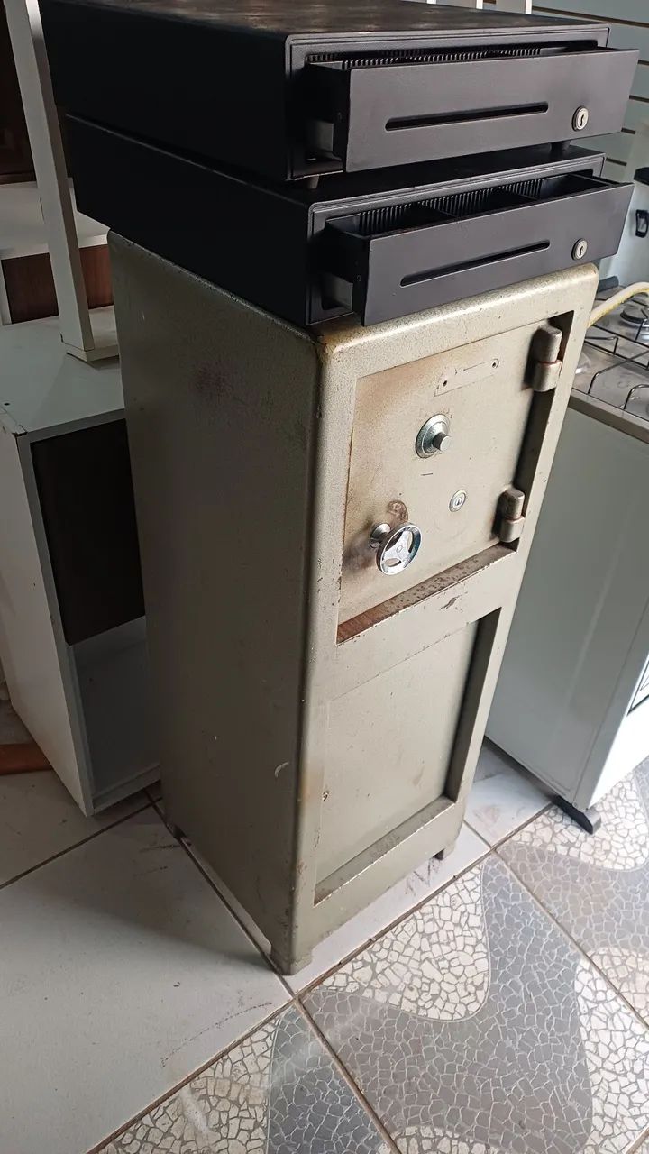 Safe fully functional.64520834056323120