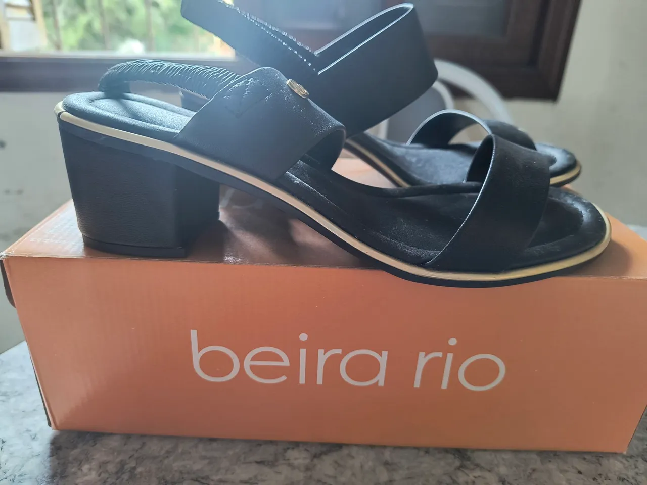 Sandália Salto Bloco Beira Rio - Preta