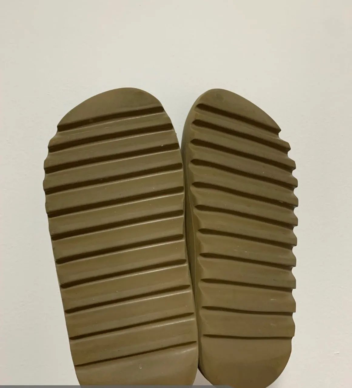Yeezy Slide Marrom 42 Original - Foto 4