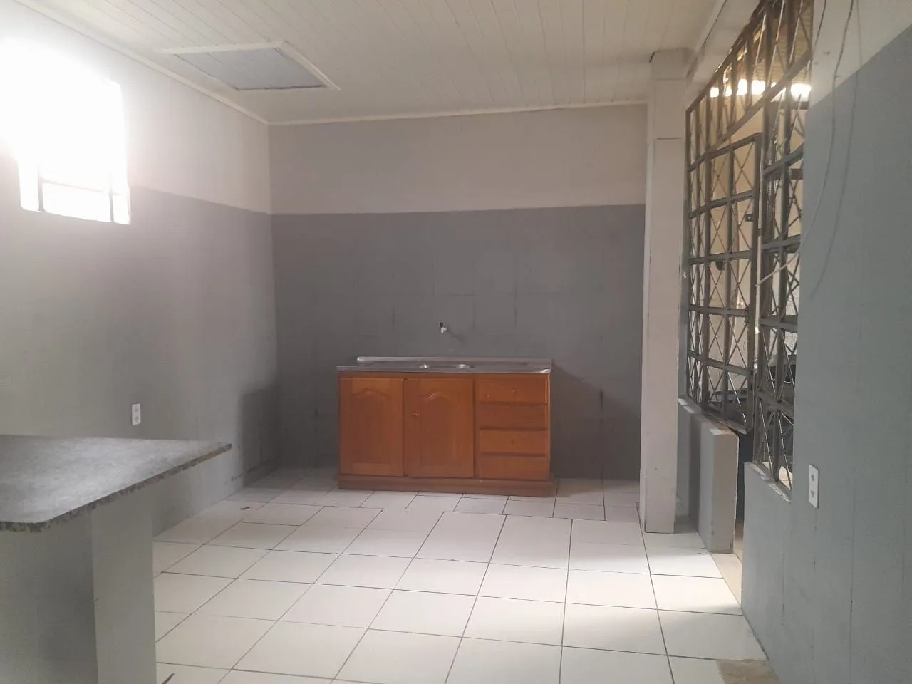 Aluga-se apartamento