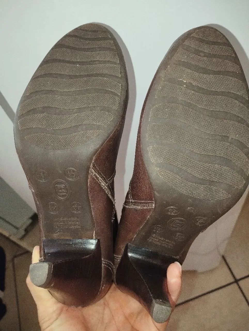 Bota de couro marrom número 35 - Foto 5