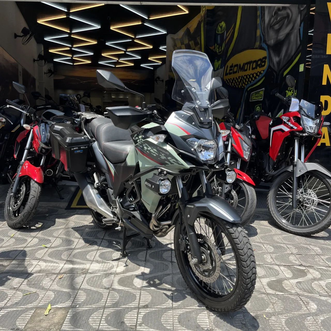 セレビィV(SA)【P】{175/S-P} [S-P] Motos Kawasaki Versys-X na Baixada Santista e Litoral Sul, SP