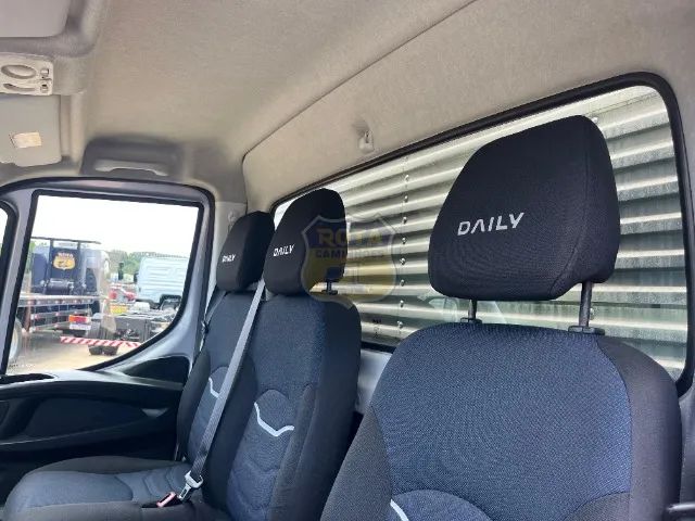 IVECO DEILY 35-150 ANO 2022 / BAÚ 4,5 M /  KM BAIXO - Foto 14
