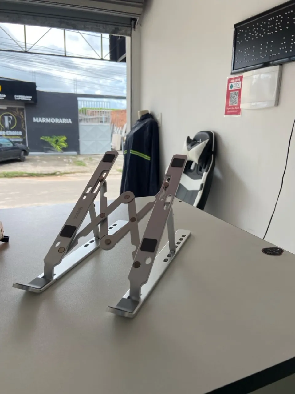 Suporte para Notebook Ajustável - Ergonômico e Portátil