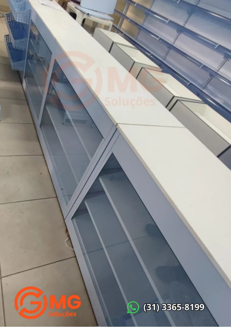 Balcão comercial para atendimento e exposição