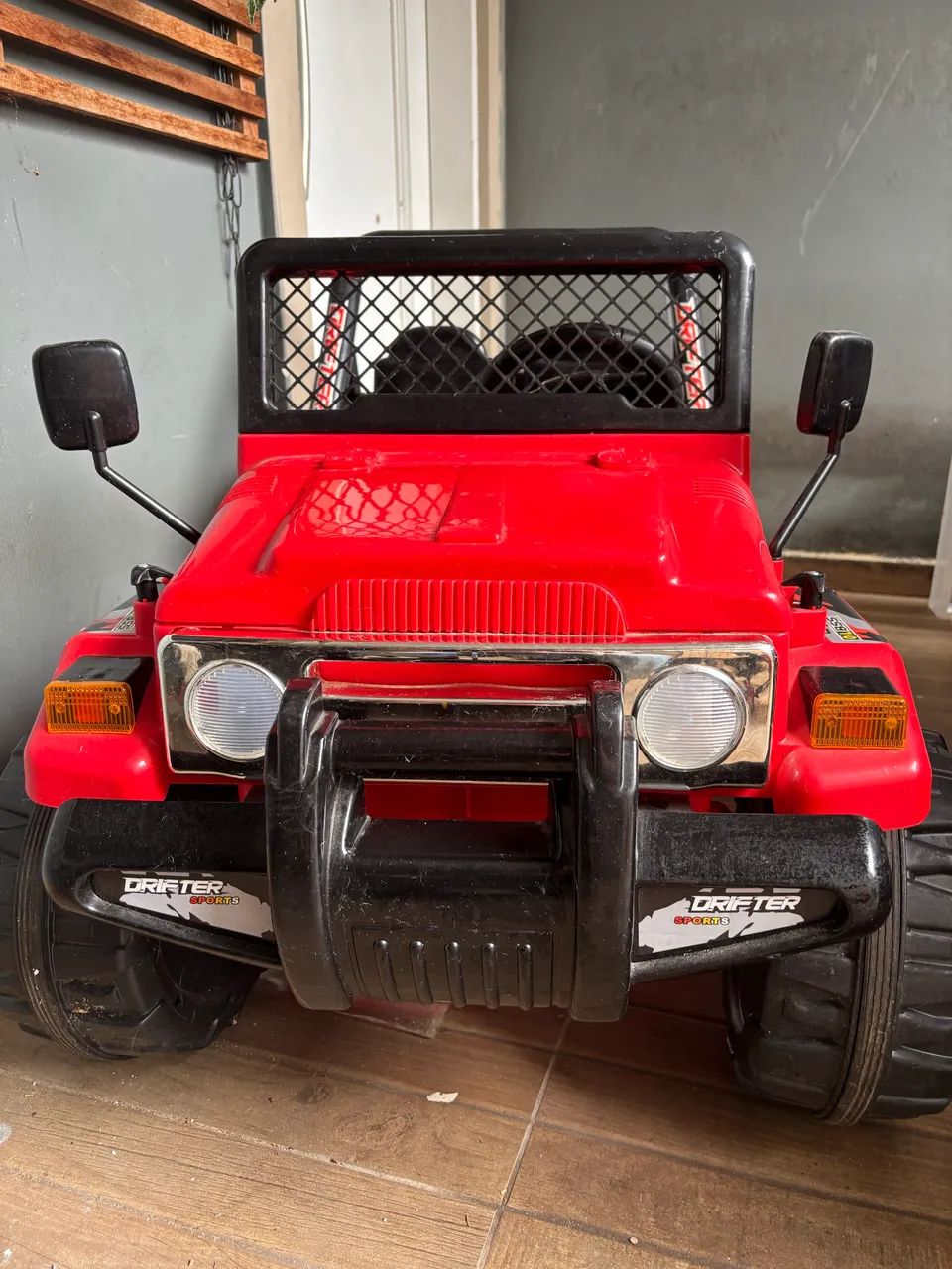 Carro Elétrico infantil Jeep semi novo - Foto 4