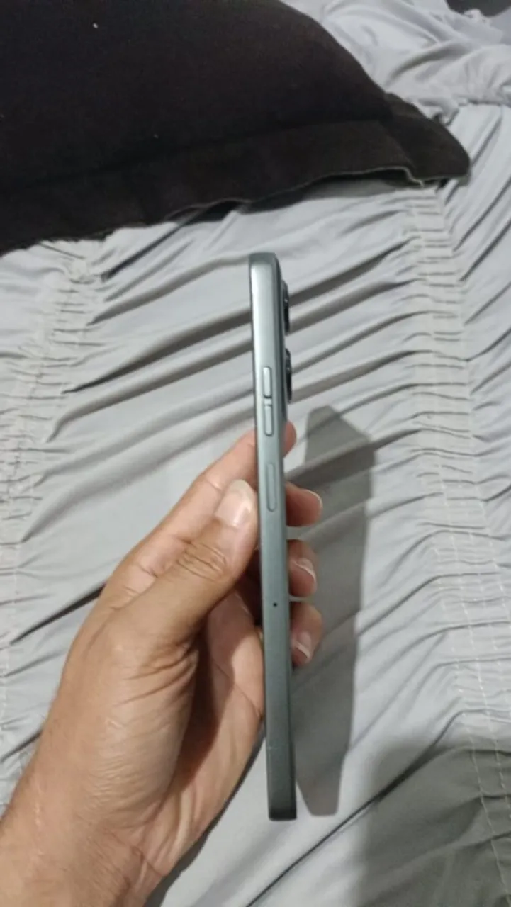 Vende-se celular moto G75 256gb