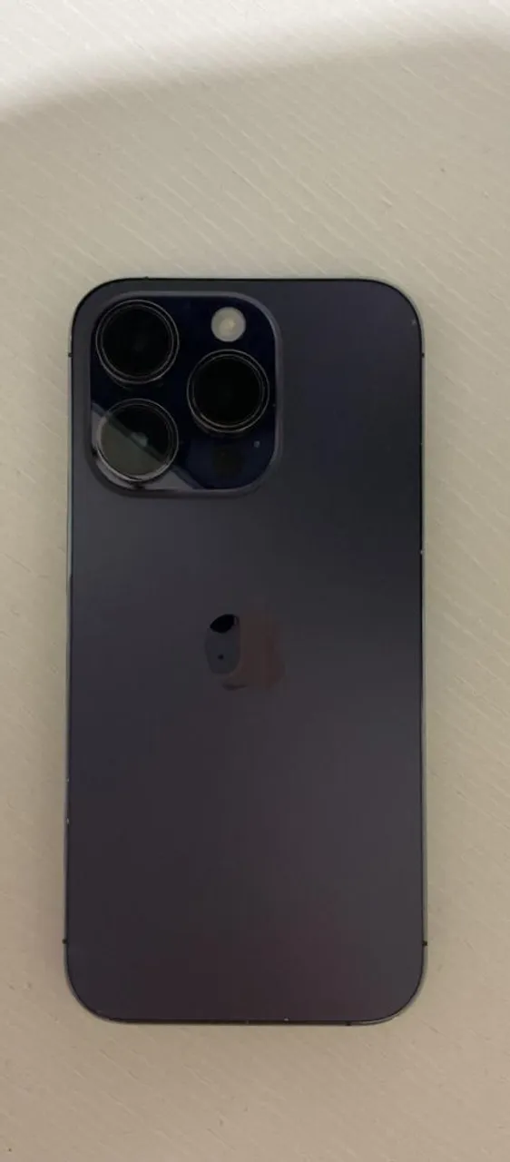 iPhone 14 pro roxo profundo