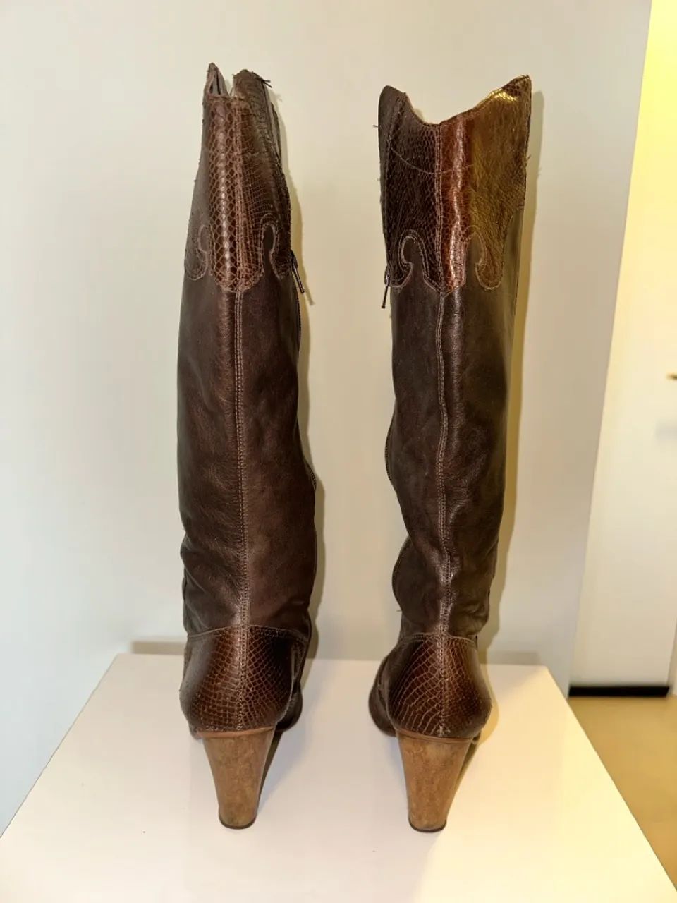 Botas Arezzo couro Tam 38 - Foto 5