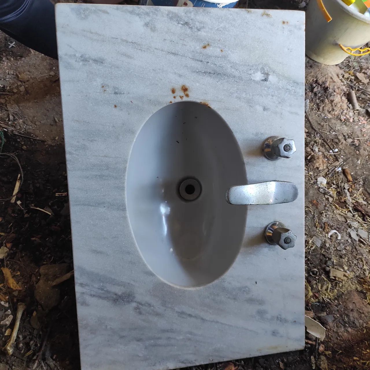 Bathroom sink64169928008963120