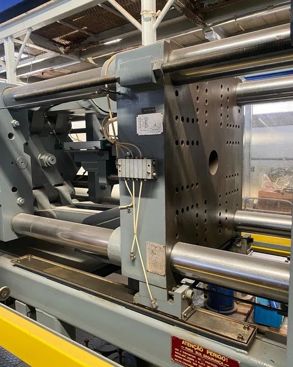 Maquina injetora de plásticos  - Foto 4