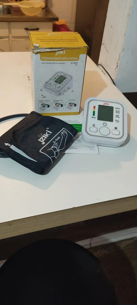 Aparelho para medir pressão arterial digital de braço