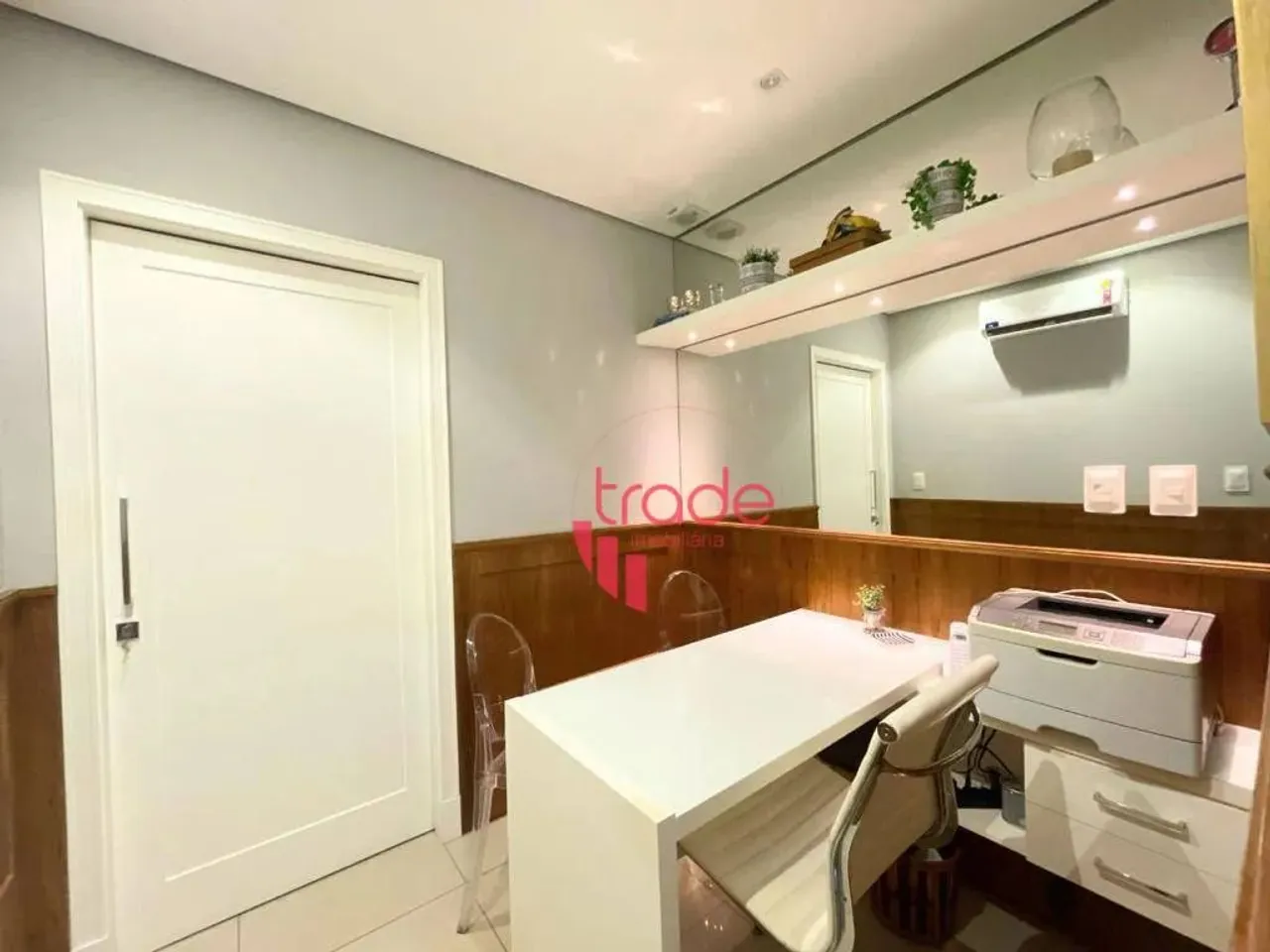 Sala Comercial Mobiliada para Locação no Bairro Jardim Sumaré em Ribeirão Preto com Ar-con